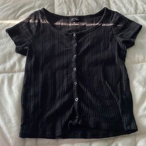 Selling a crop top, large, black